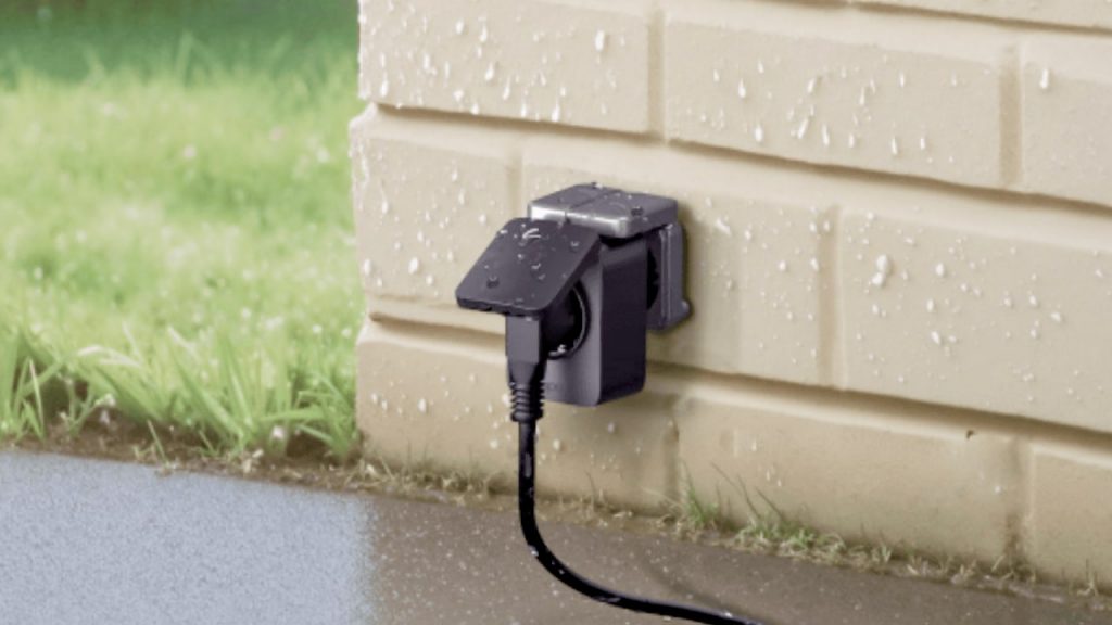 Tapo P410M mounted on a outdoor socket.