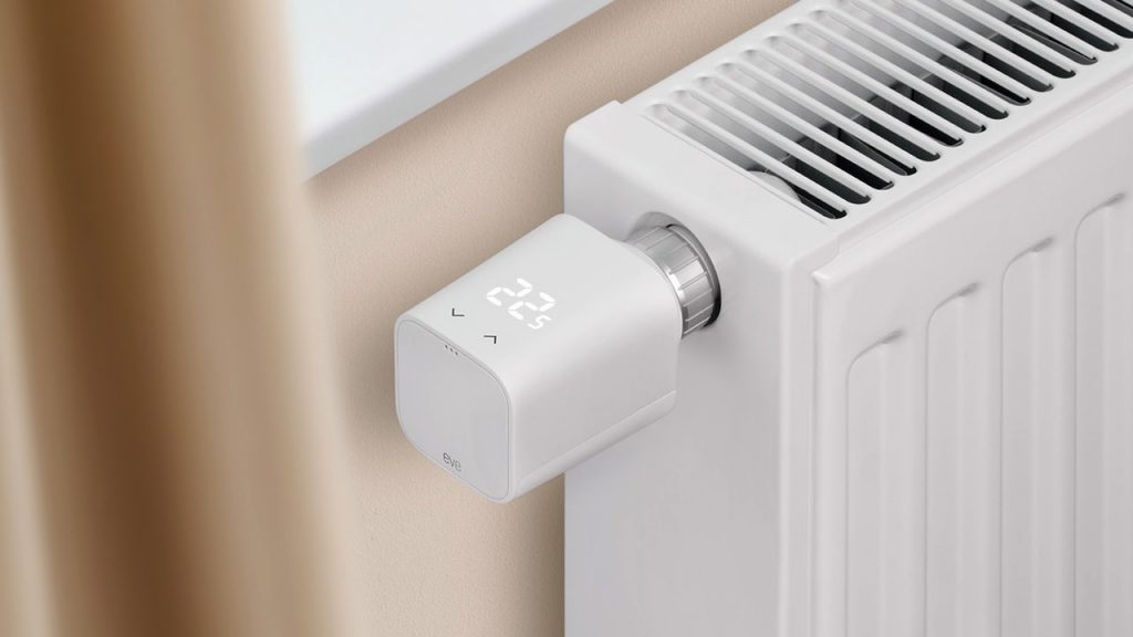 Eve Thermo der 5. Generation, montiert an einem Heizkörper