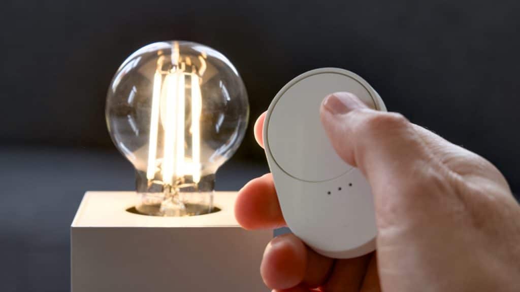 A Kajplats lamp from Ikea with a Bliresa remote control